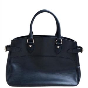 Louis Vuitton epi Black sachel